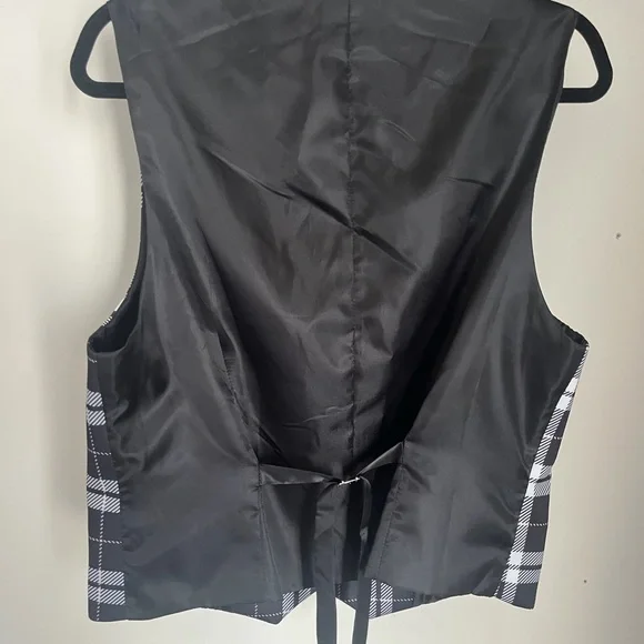 Men Cielo Black and White Plaid Men's Vest - Picture 3 of 7